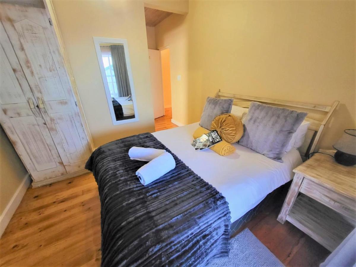 Point Village Guest House Mossel Bay Bagian luar foto